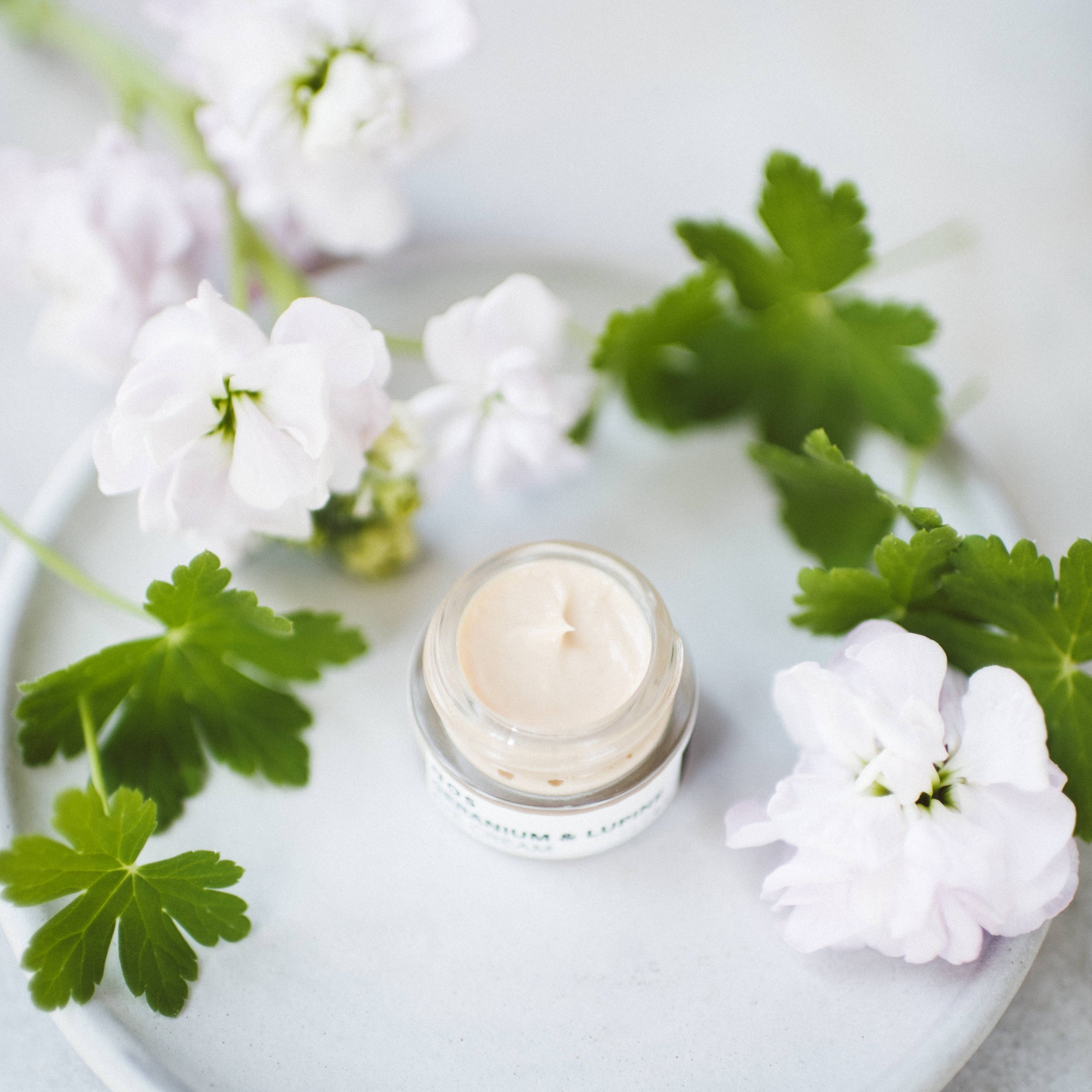 aos skincare photo of eye cream